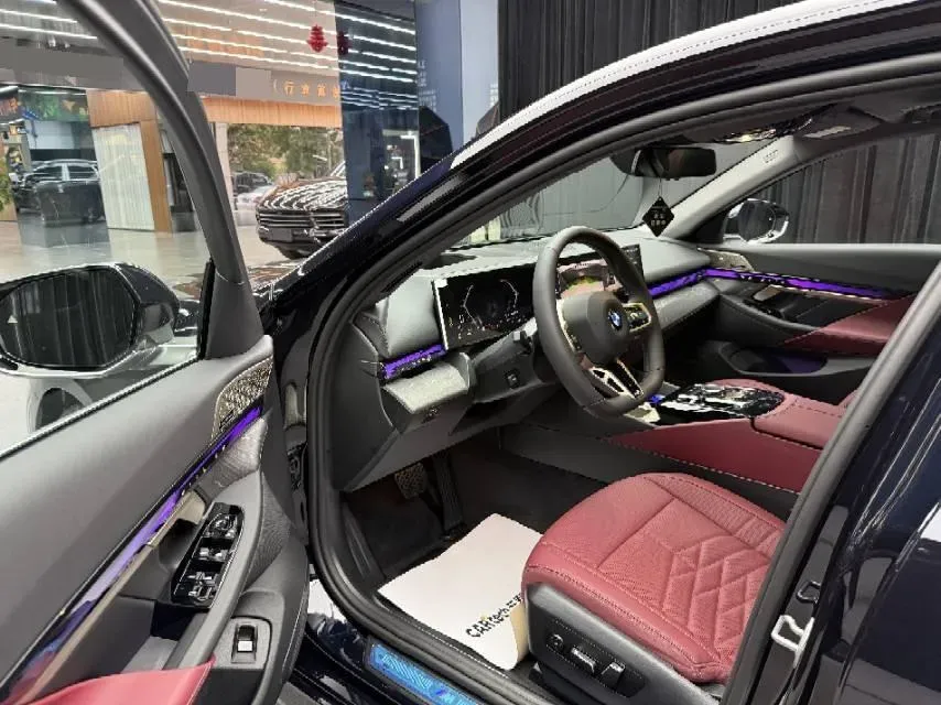 2025 BMW 5 Series 2.0T 258HP L4 8AT,autocango,china used car exporter,china ev exporter,chinese used car exporter,chinese used ev exporter