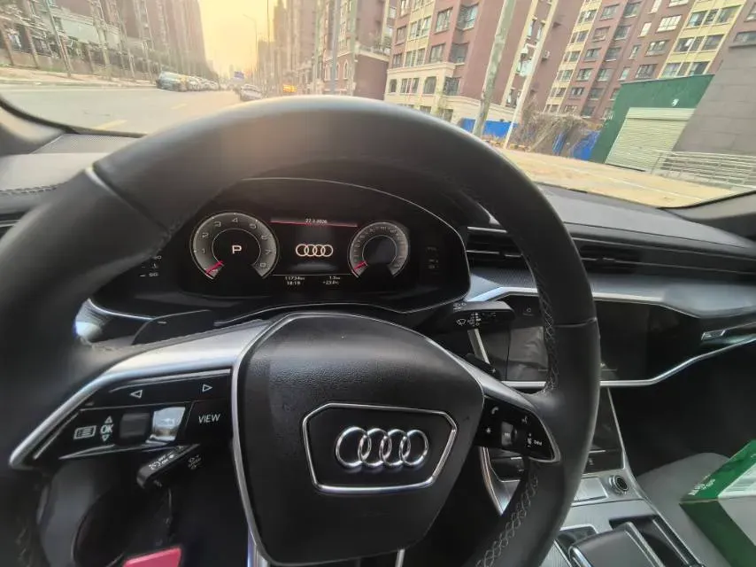2025 Audi A6L 2.0T 190HP L4 7DCT,autocango,china used car exporter,china ev exporter,chinese used car exporter,chinese used ev exporter