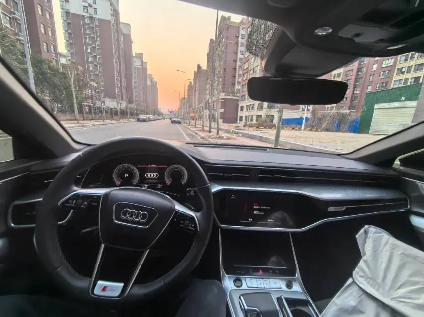 2025 Audi A6L 2.0T 190HP L4 7DCT,autocango,china used car exporter,china ev exporter,chinese used car exporter,chinese used ev exporter