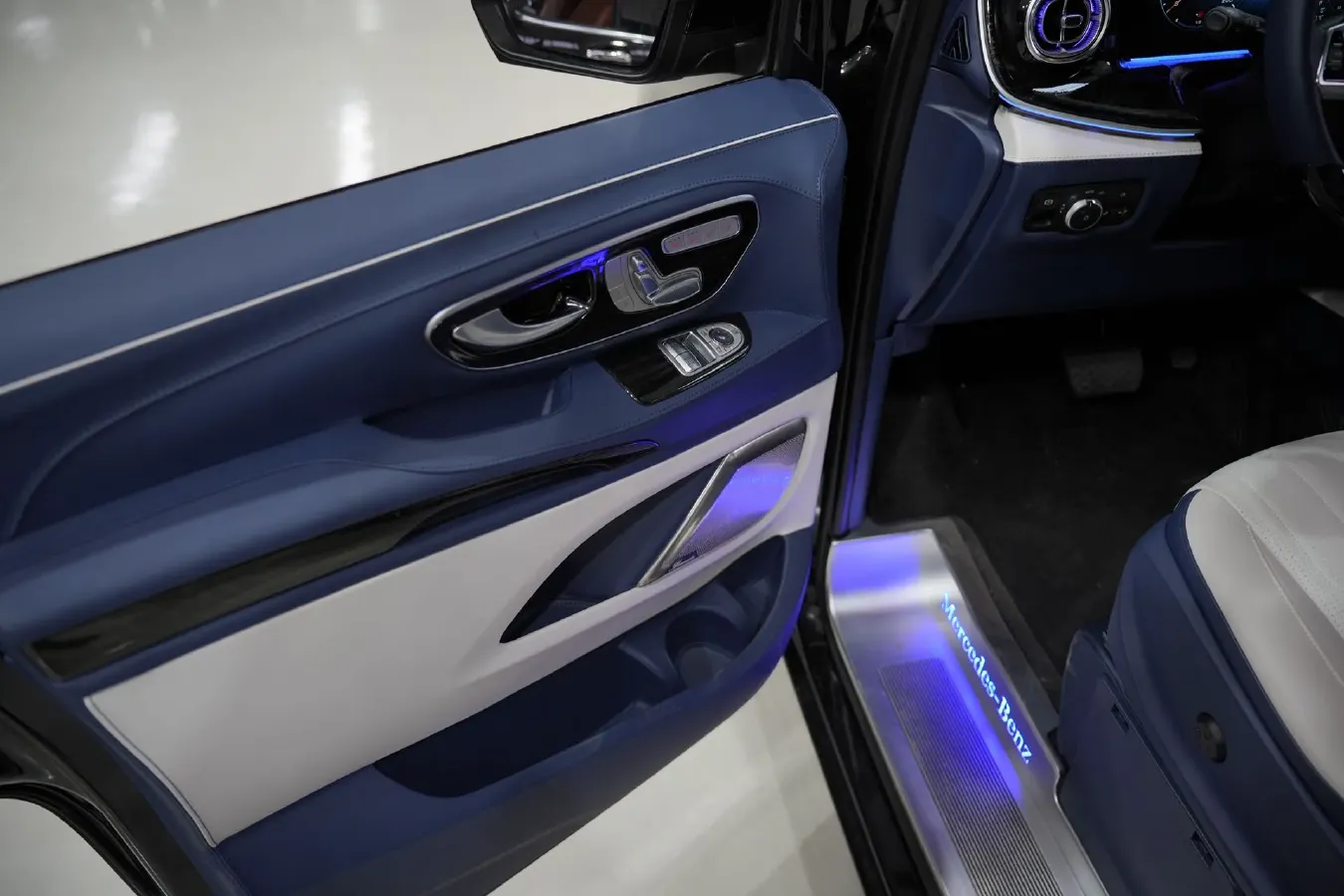 2024 Mercedes-Benz Vito 2.0T 231HP L4 9AT,autocango,china used car exporter,china ev exporter,chinese used car exporter,chinese used ev exporter