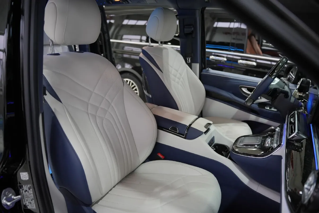 2024 Mercedes-Benz Vito 2.0T 231HP L4 9AT,autocango,china used car exporter,china ev exporter,chinese used car exporter,chinese used ev exporter