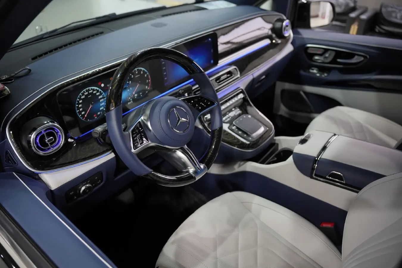 2024 Mercedes-Benz Vito 2.0T 231HP L4 9AT,autocango,china used car exporter,china ev exporter,chinese used car exporter,chinese used ev exporter