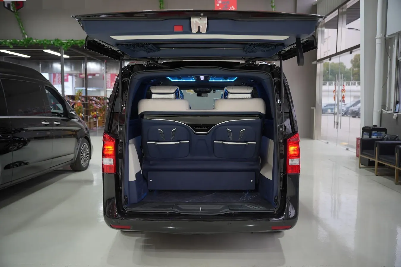 2024 Mercedes-Benz Vito 2.0T 231HP L4 9AT,autocango,china used car exporter,china ev exporter,chinese used car exporter,chinese used ev exporter