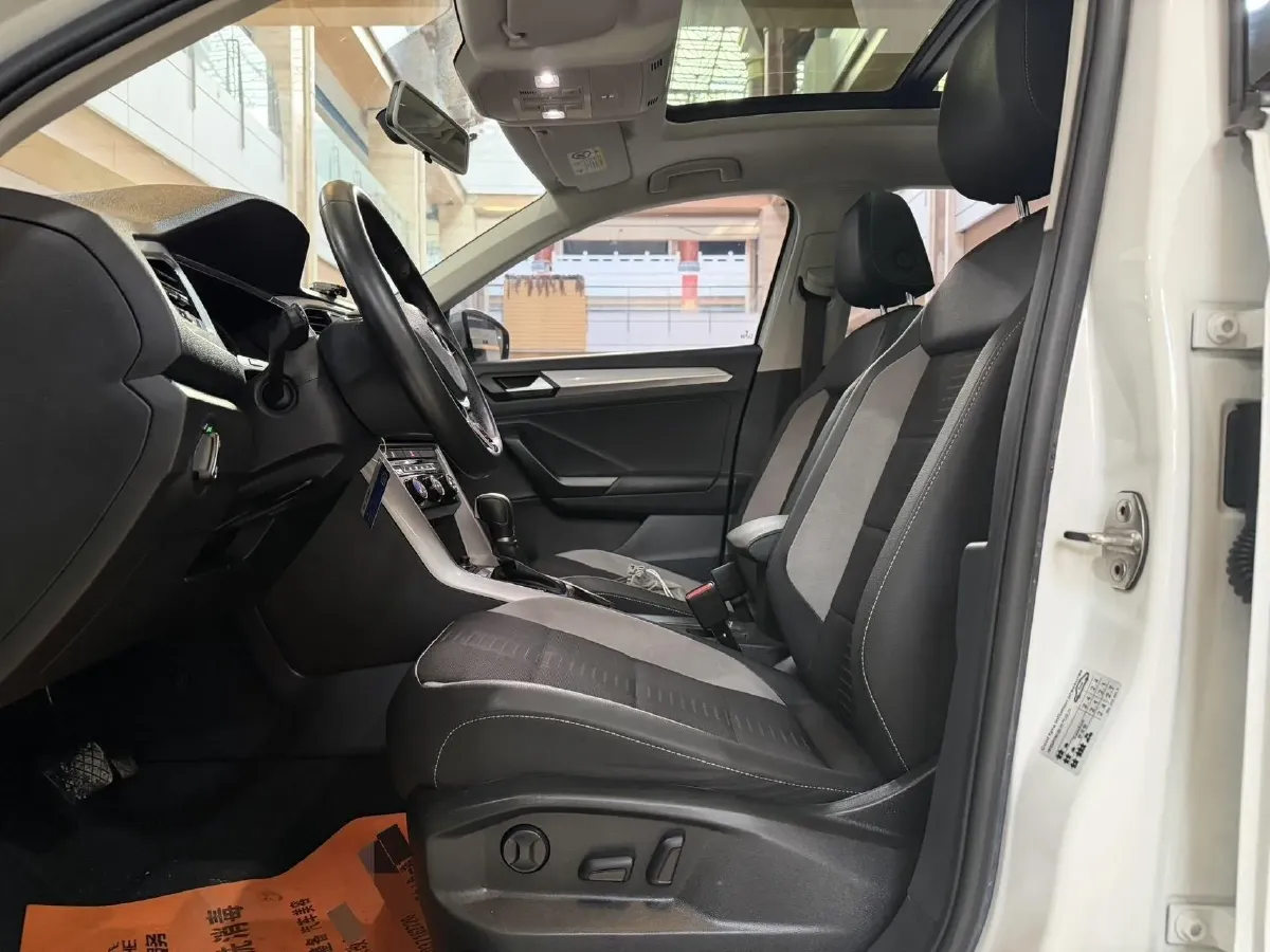 2021 Volkswagen T-Roc 1.4T 150HP L4 7DCT,autocango,china used car exporter,china ev exporter,chinese used car exporter,chinese used ev exporter