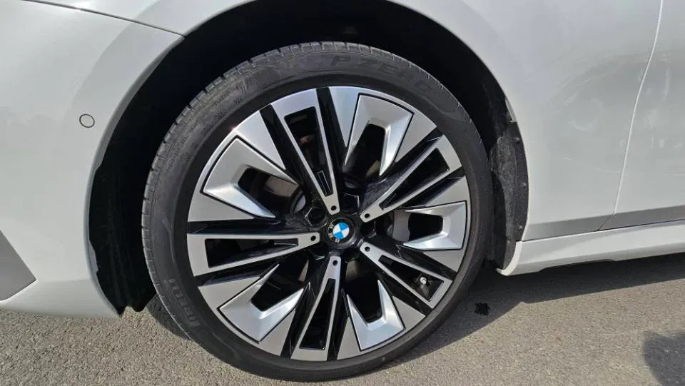 2024 BMW 5 Series 2.0T 258HP L4 8AT,autocango,china used car exporter,china ev exporter,chinese used car exporter,chinese used ev exporter