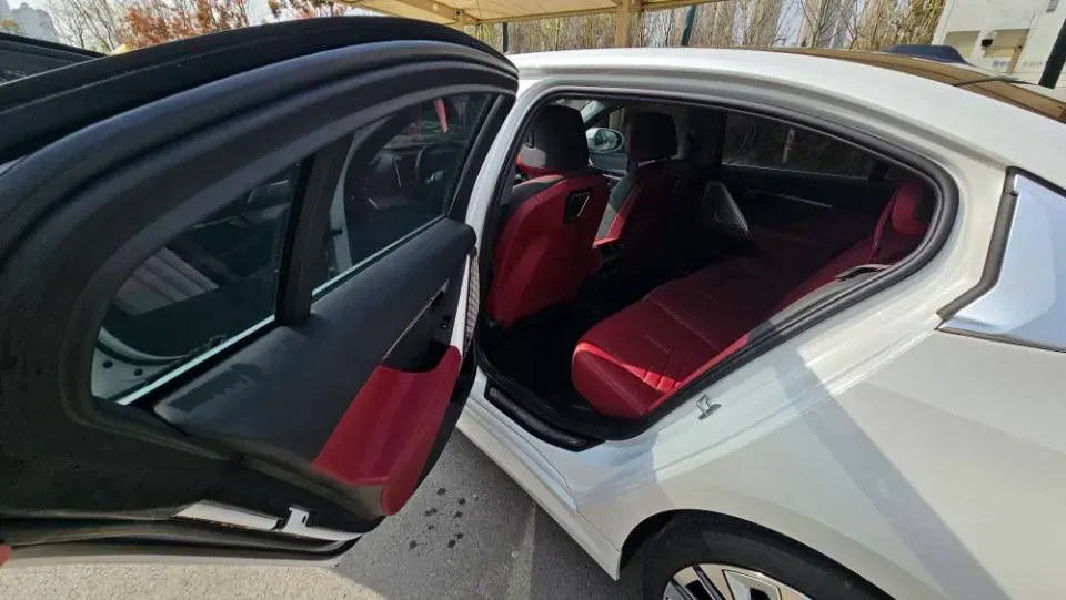 2024 BMW 5 Series 2.0T 258HP L4 8AT,autocango,china used car exporter,china ev exporter,chinese used car exporter,chinese used ev exporter