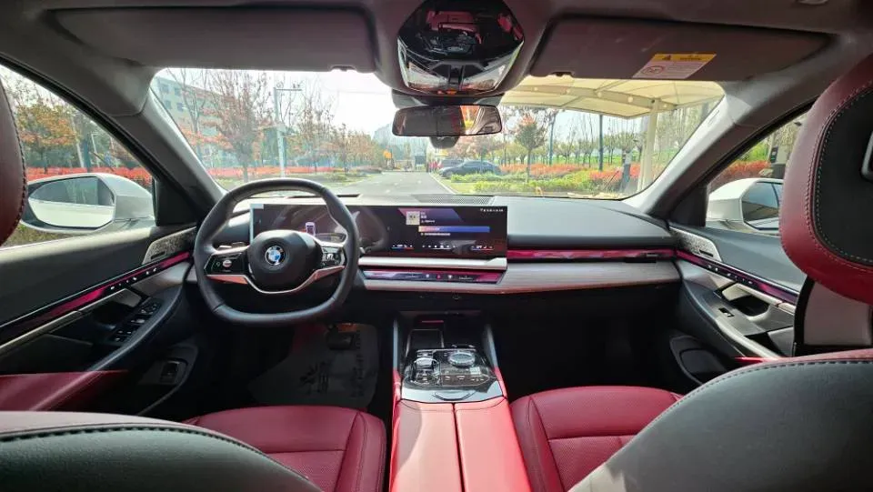 2024 BMW 5 Series 2.0T 258HP L4 8AT,autocango,china used car exporter,china ev exporter,chinese used car exporter,chinese used ev exporter