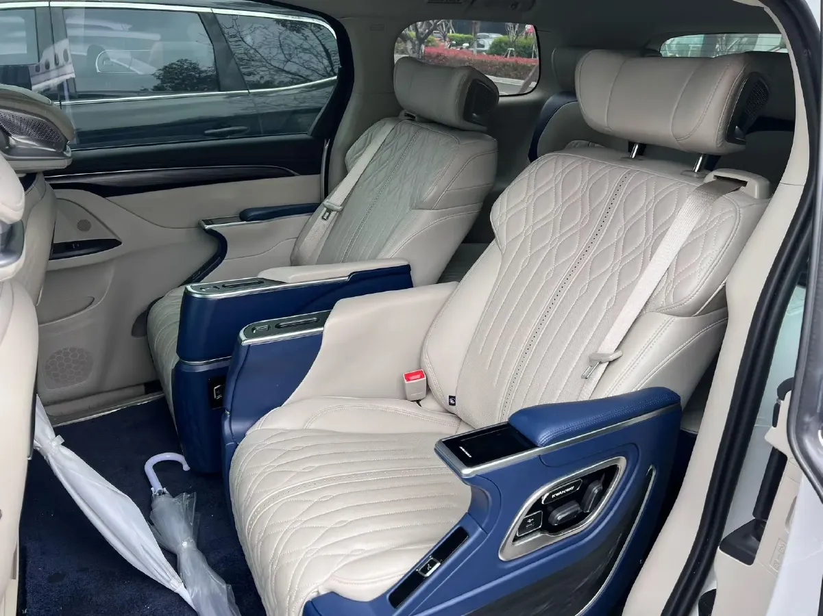 2021 Buick GL8 2.0T 237HP L4 9AT,autocango,china used car exporter,china ev exporter,chinese used car exporter,chinese used ev exporter