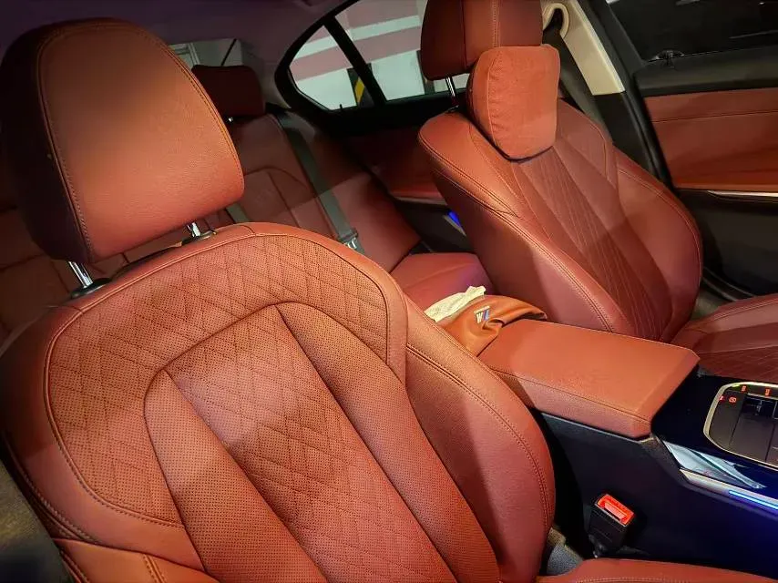 2023 BMW 3 Series 2.0T 156HP L4 8AT,autocango,china used car exporter,china ev exporter,chinese used car exporter,chinese used ev exporter