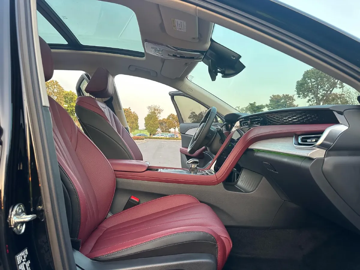 2025 HongQi H5 1.5T 169HP L4 1DHT Hybrid,autocango,china used car exporter,china ev exporter,chinese used car exporter,chinese used ev exporter