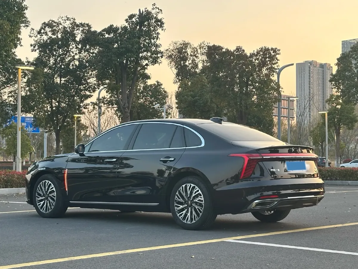 2025 HongQi H5 1.5T 169HP L4 1DHT Hybrid,autocango,china used car exporter,china ev exporter,chinese used car exporter,chinese used ev exporter