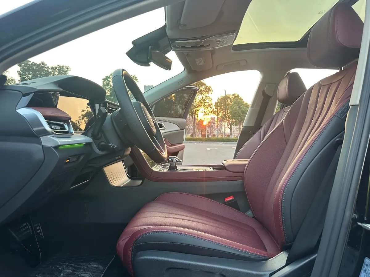 2025 HongQi H5 1.5T 169HP L4 1DHT Hybrid,autocango,china used car exporter,china ev exporter,chinese used car exporter,chinese used ev exporter