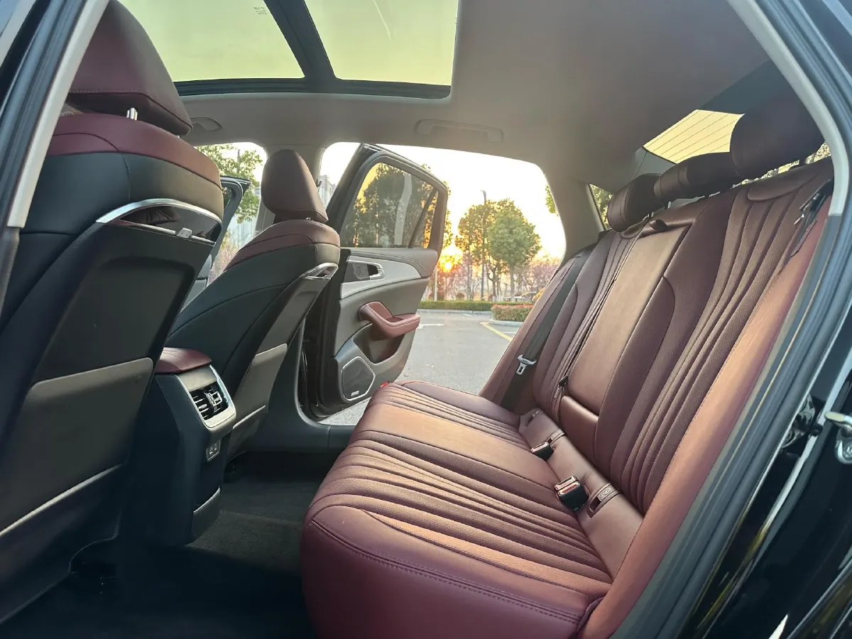 2025 HongQi H5 1.5T 169HP L4 1DHT Hybrid,autocango,china used car exporter,china ev exporter,chinese used car exporter,chinese used ev exporter