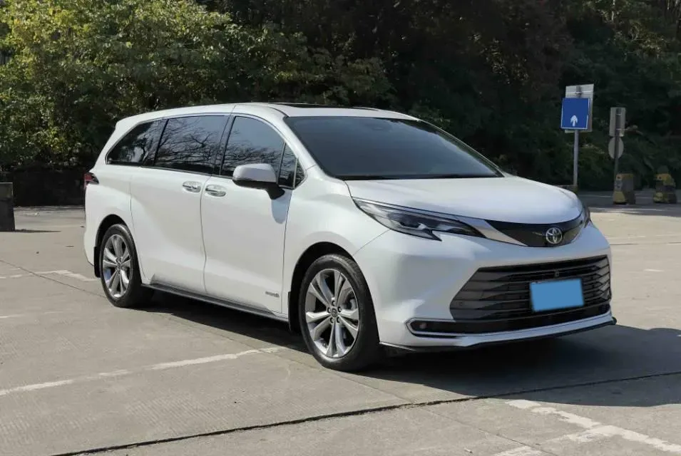 2023 Toyota Sienna 2.5L 189HP L4 E-CVT Hybrid,autocango,china used car exporter,china ev exporter,chinese used car exporter,chinese used ev exporter