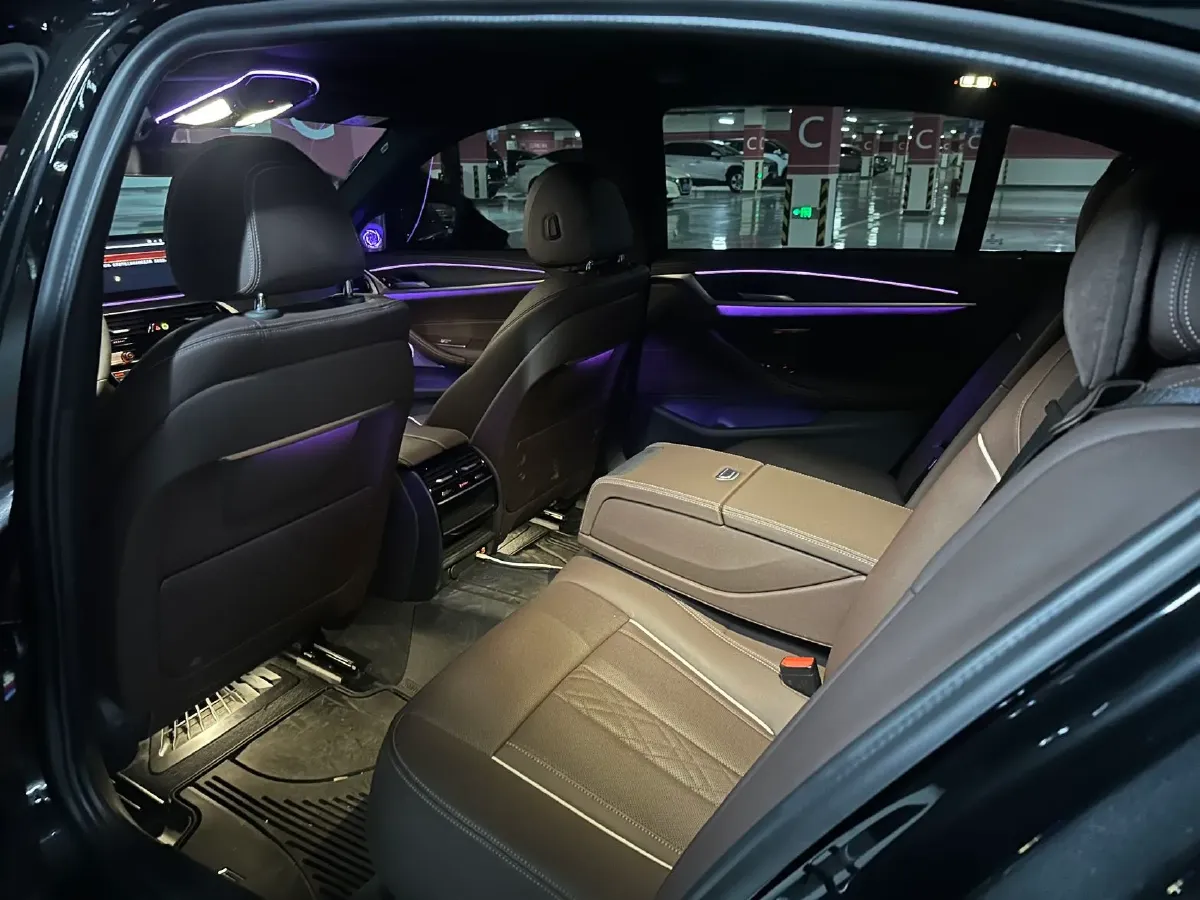 2022 BMW 5 Series 2.0T 252HP L4 8AT,autocango,china used car exporter,china ev exporter,chinese used car exporter,chinese used ev exporter