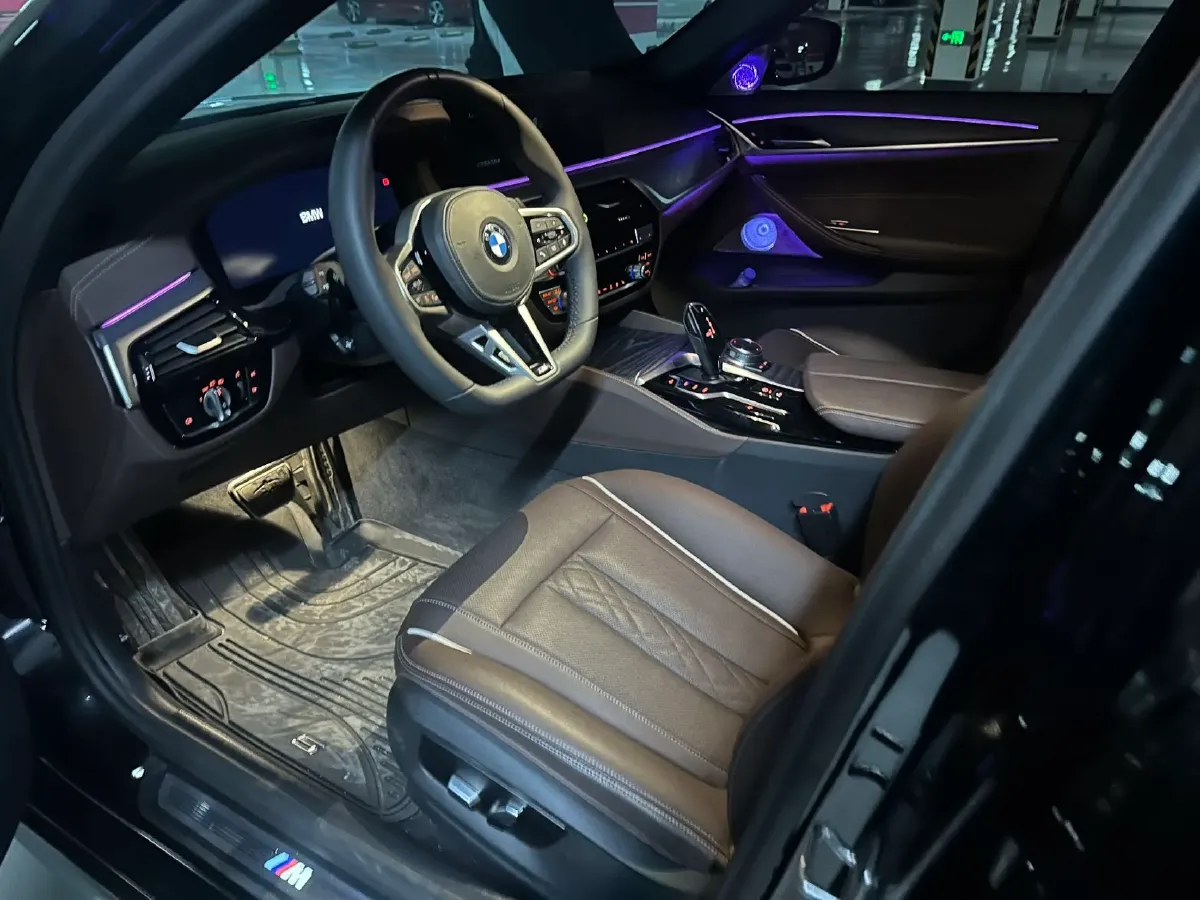 2022 BMW 5 Series 2.0T 252HP L4 8AT,autocango,china used car exporter,china ev exporter,chinese used car exporter,chinese used ev exporter