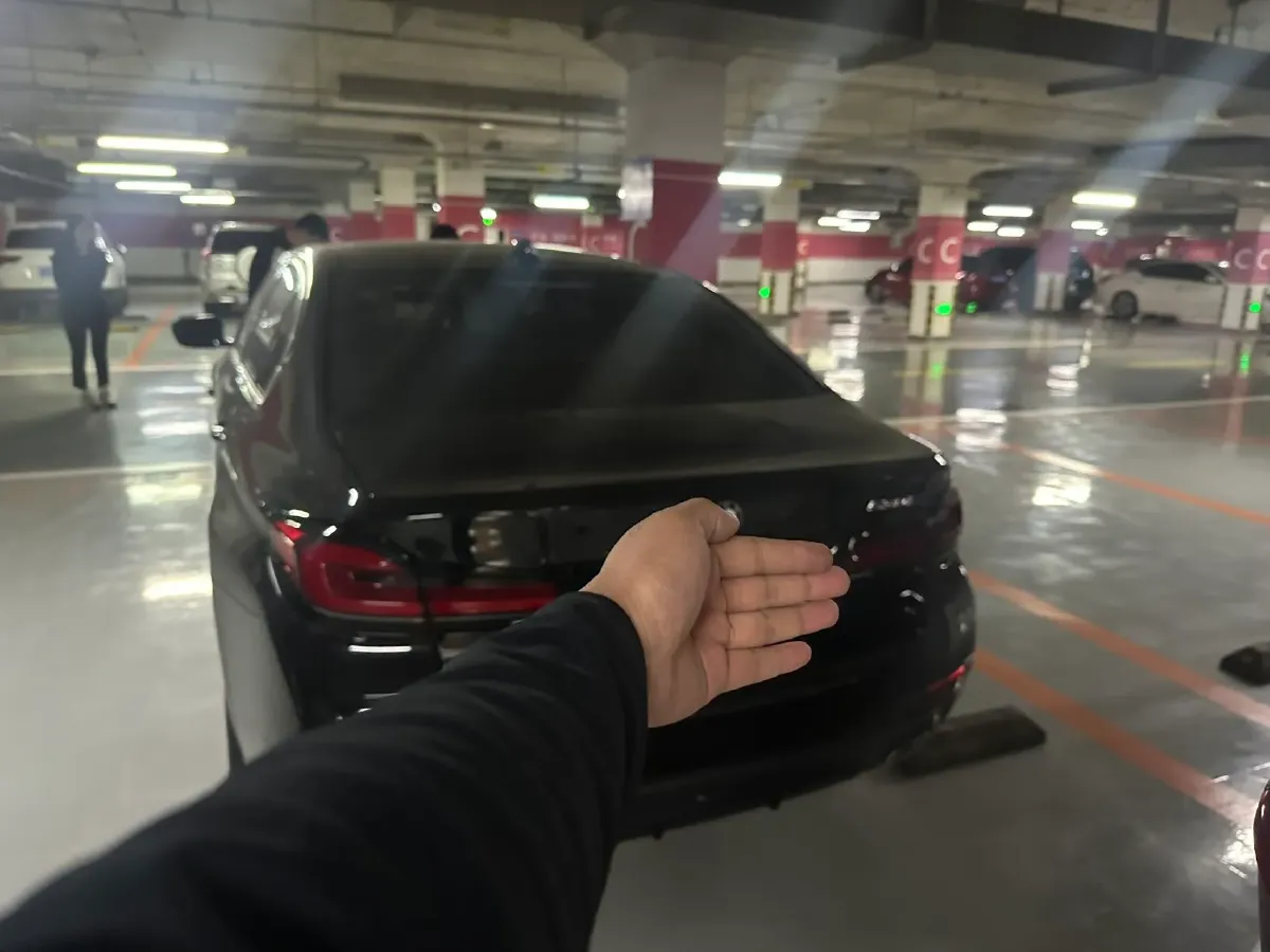 2022 BMW 5 Series 2.0T 252HP L4 8AT,autocango,china used car exporter,china ev exporter,chinese used car exporter,chinese used ev exporter