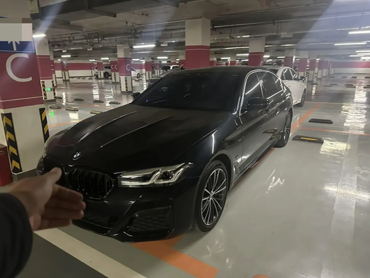 2022 BMW 5 Series 2.0T 252HP L4 8AT,autocango,china used car exporter,china ev exporter,chinese used car exporter,chinese used ev exporter