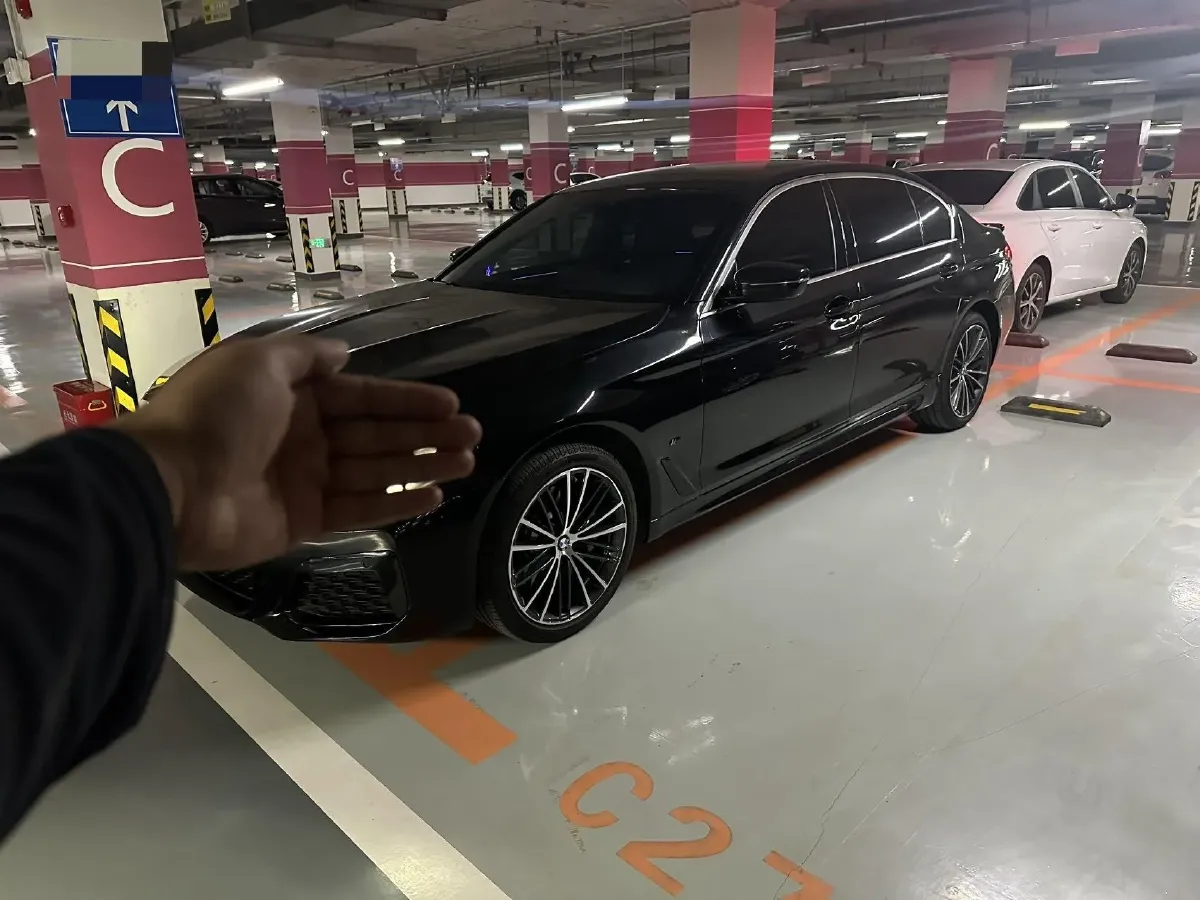 2022 BMW 5 Series 2.0T 252HP L4 8AT,autocango,china used car exporter,china ev exporter,chinese used car exporter,chinese used ev exporter