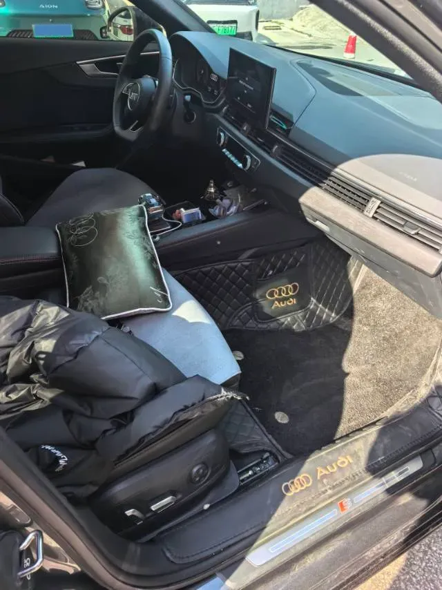 2024 Audi A4L 2.0T 190HP L4 7DCT,autocango,china used car exporter,china ev exporter,chinese used car exporter,chinese used ev exporter