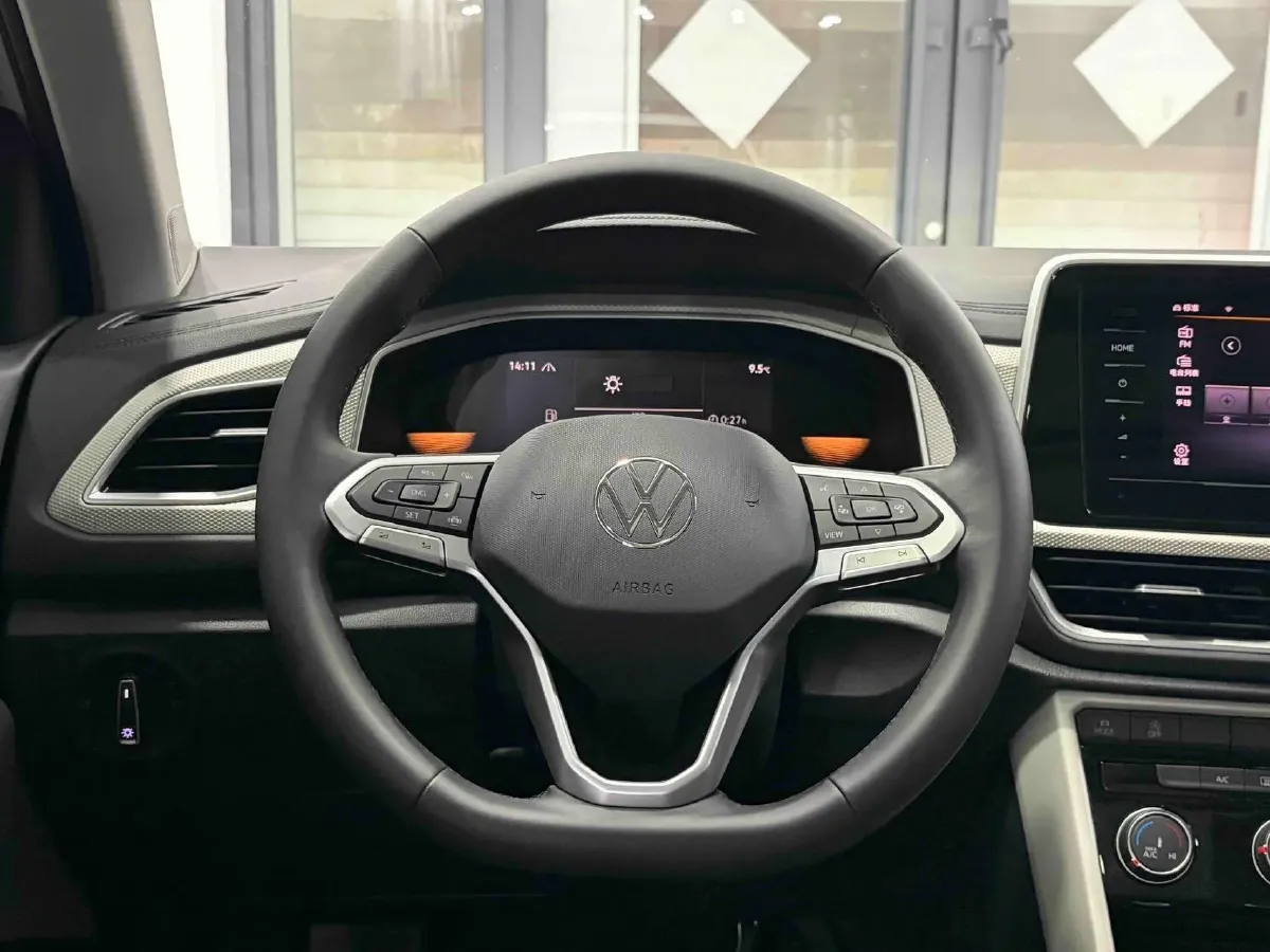 2023 Volkswagen T-Roc 1.4T 150HP L4 7DCT,autocango,china used car exporter,china ev exporter,chinese used car exporter,chinese used ev exporter