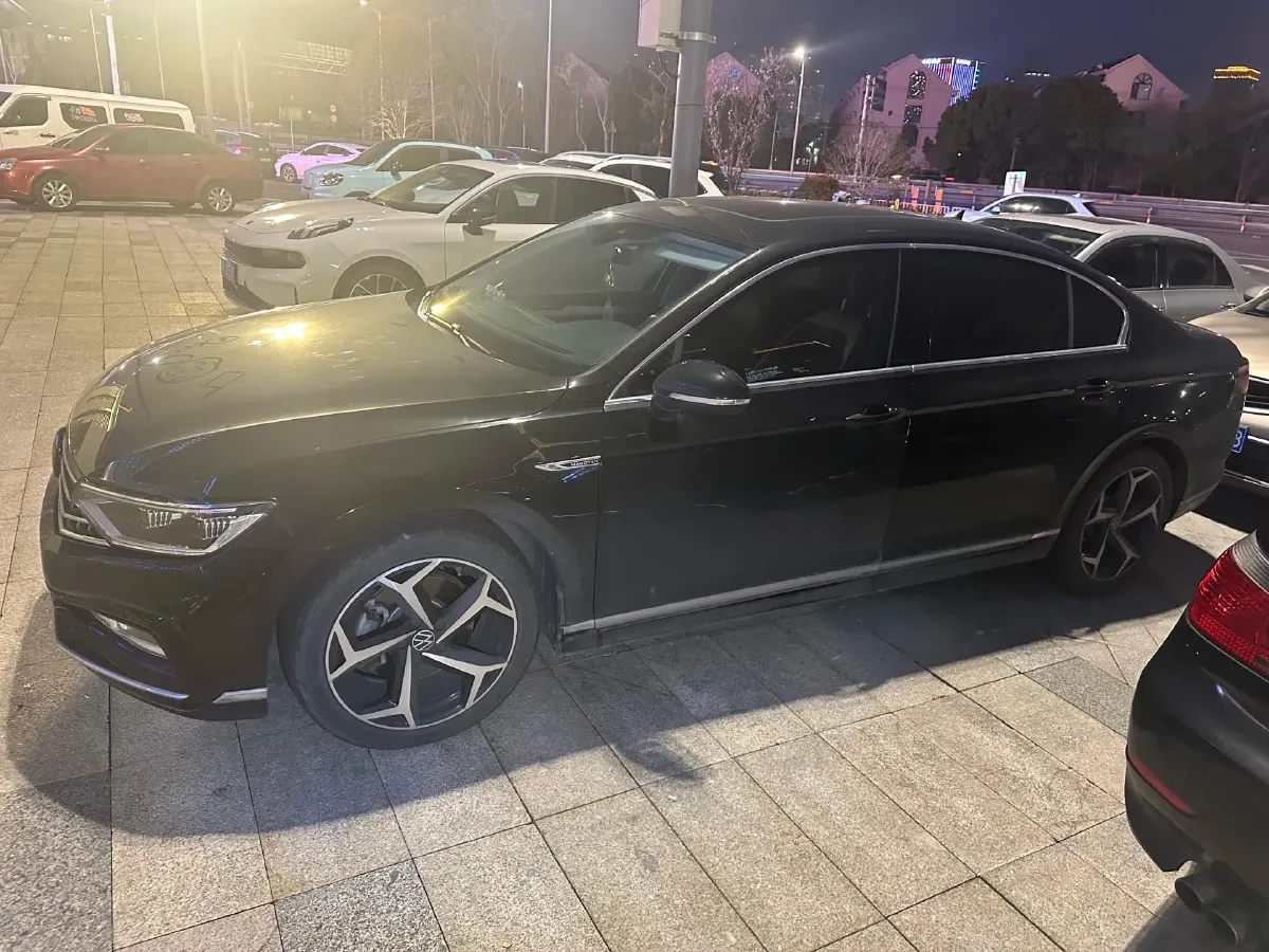 2023 Volkswagen Magotan 2.0T 186HP L4 7DCT,autocango,china used car exporter,china ev exporter,chinese used car exporter,chinese used ev exporter