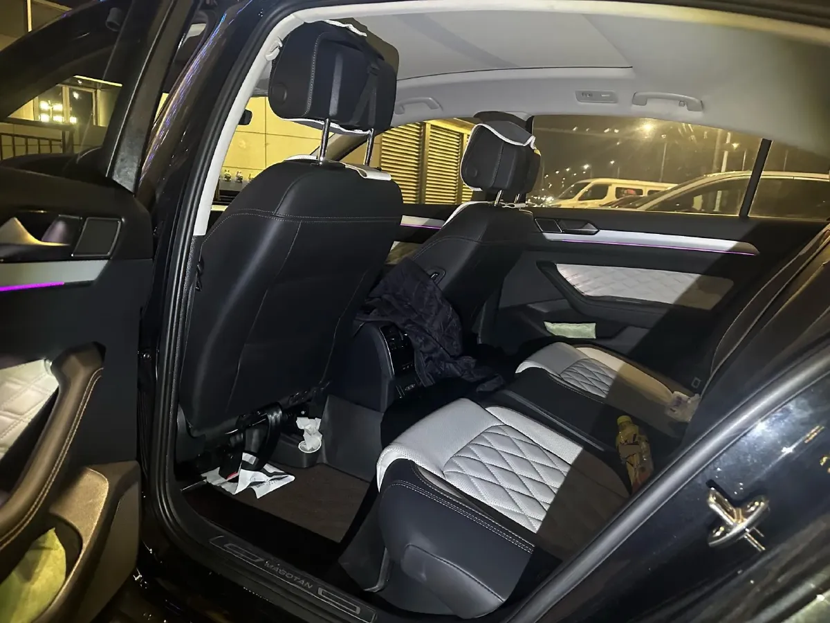 2023 Volkswagen Magotan 2.0T 186HP L4 7DCT,autocango,china used car exporter,china ev exporter,chinese used car exporter,chinese used ev exporter