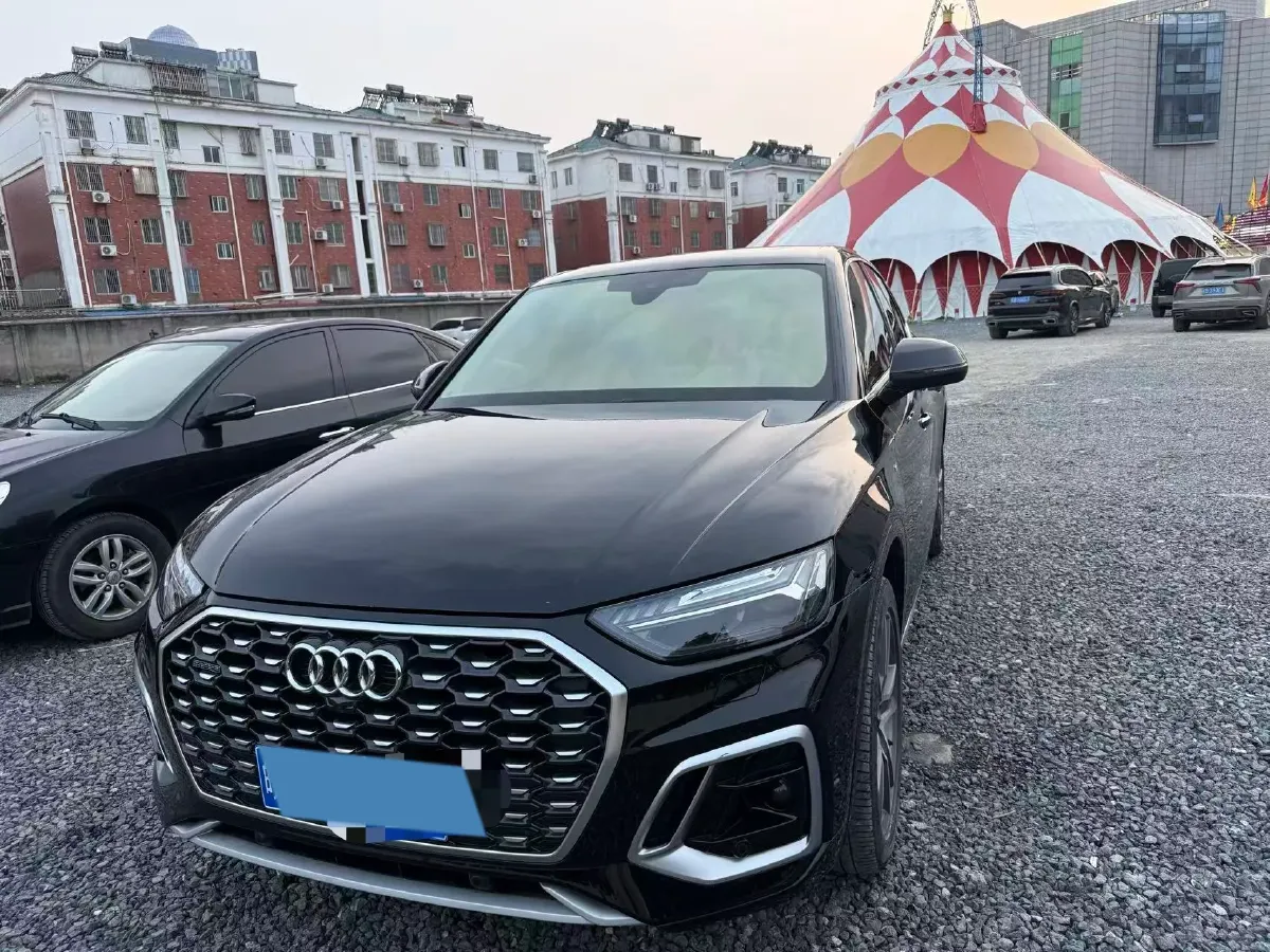 2021 Audi Q5L Sportback 2.0T 252HP L4 7DCT,autocango,china used car exporter,china ev exporter,chinese used car exporter,chinese used ev exporter