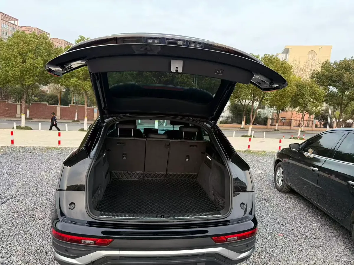 2021 Audi Q5L Sportback 2.0T 252HP L4 7DCT,autocango,china used car exporter,china ev exporter,chinese used car exporter,chinese used ev exporter