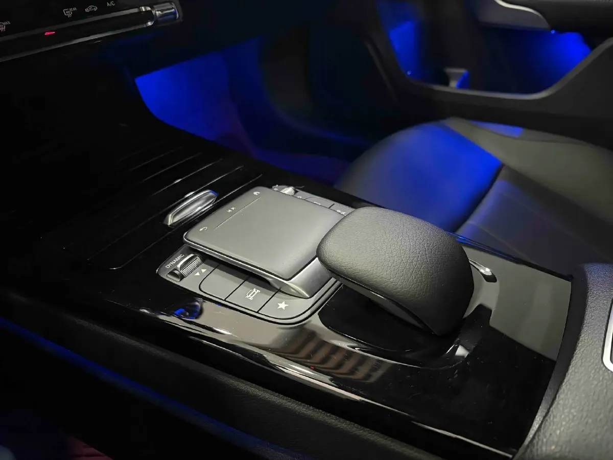 2022 Mercedes-Benz A Class 1.3T 136HP L4 7DCT,autocango,china used car exporter,china ev exporter,chinese used car exporter,chinese used ev exporter