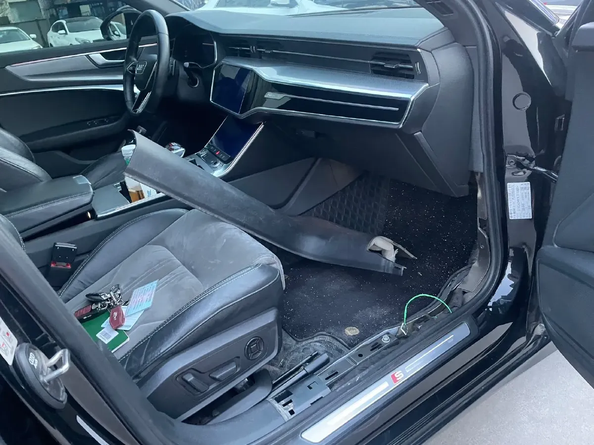 2020 Audi A6L 2.0T 224HP L4 7DCT,autocango,china used car exporter,china ev exporter,chinese used car exporter,chinese used ev exporter