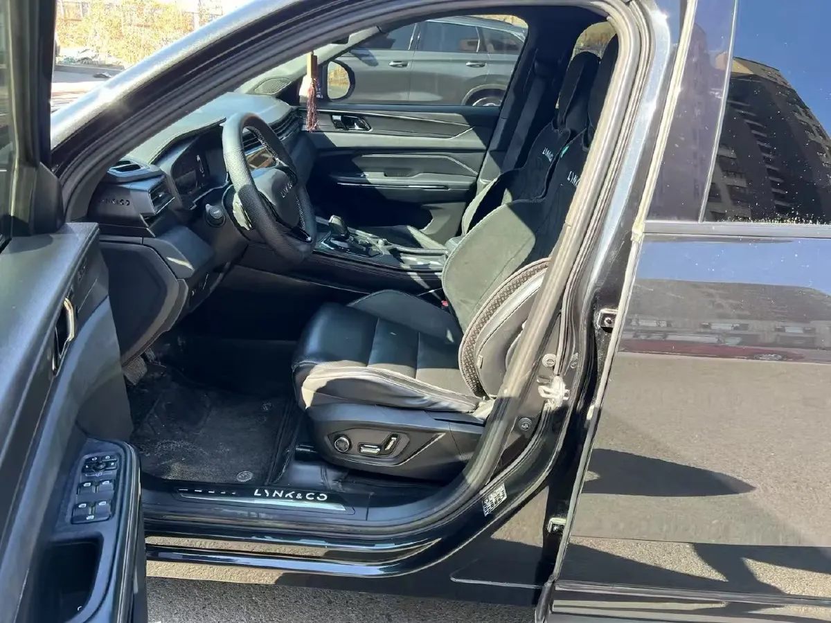 2021 LYNK&CO 01 2.0T 254HP L4 8AT,autocango,china used car exporter,china ev exporter,chinese used car exporter,chinese used ev exporter