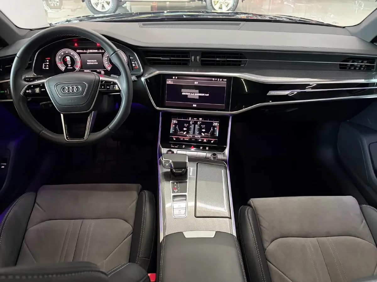 2023 Audi A6L 2.0T 245HP L4 7DCT,autocango,china used car exporter,china ev exporter,chinese used car exporter,chinese used ev exporter