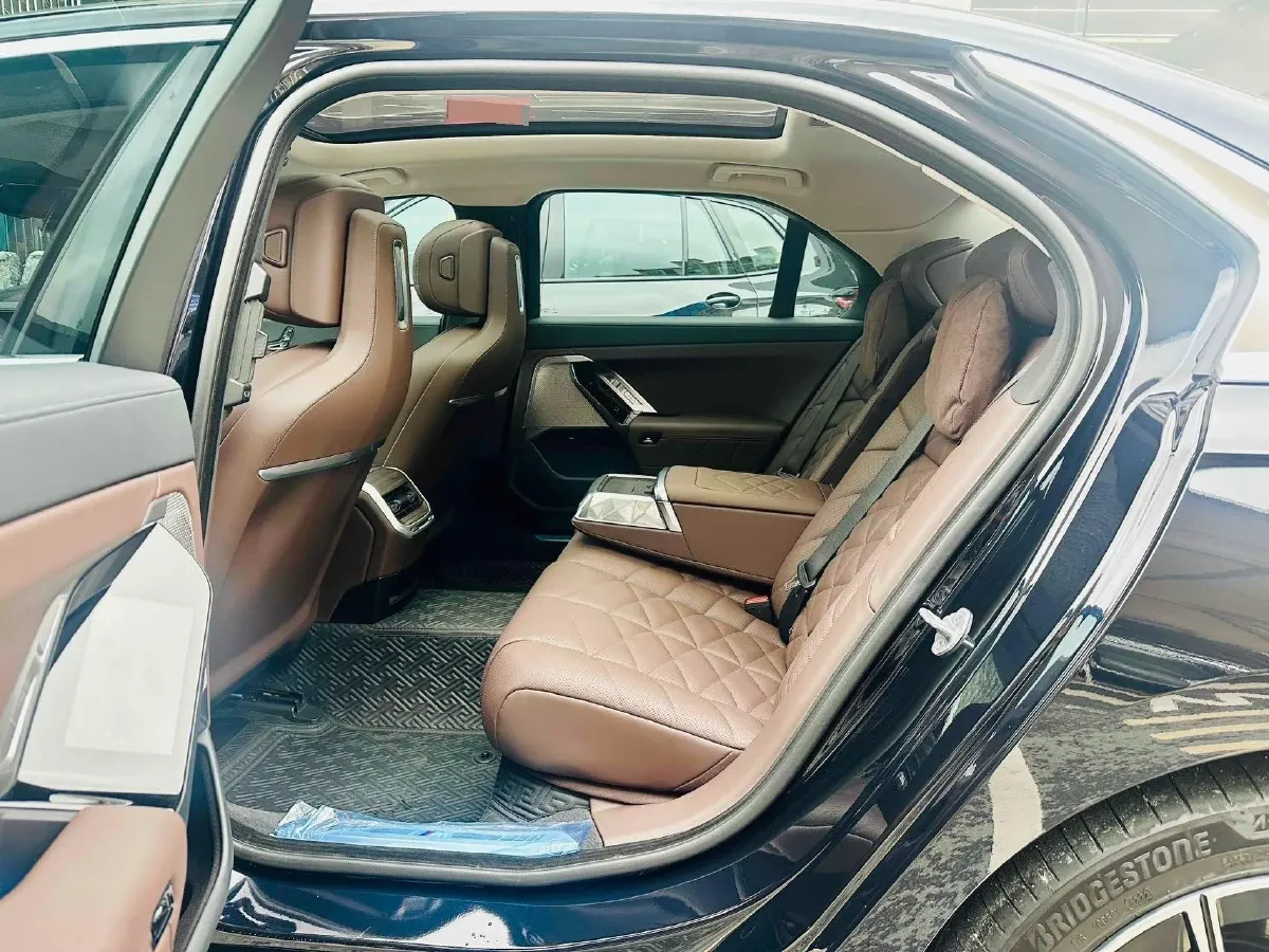 2023 BMW 7 Series 3.0T 272HP L6 8AT,autocango,china used car exporter,china ev exporter,chinese used car exporter,chinese used ev exporter