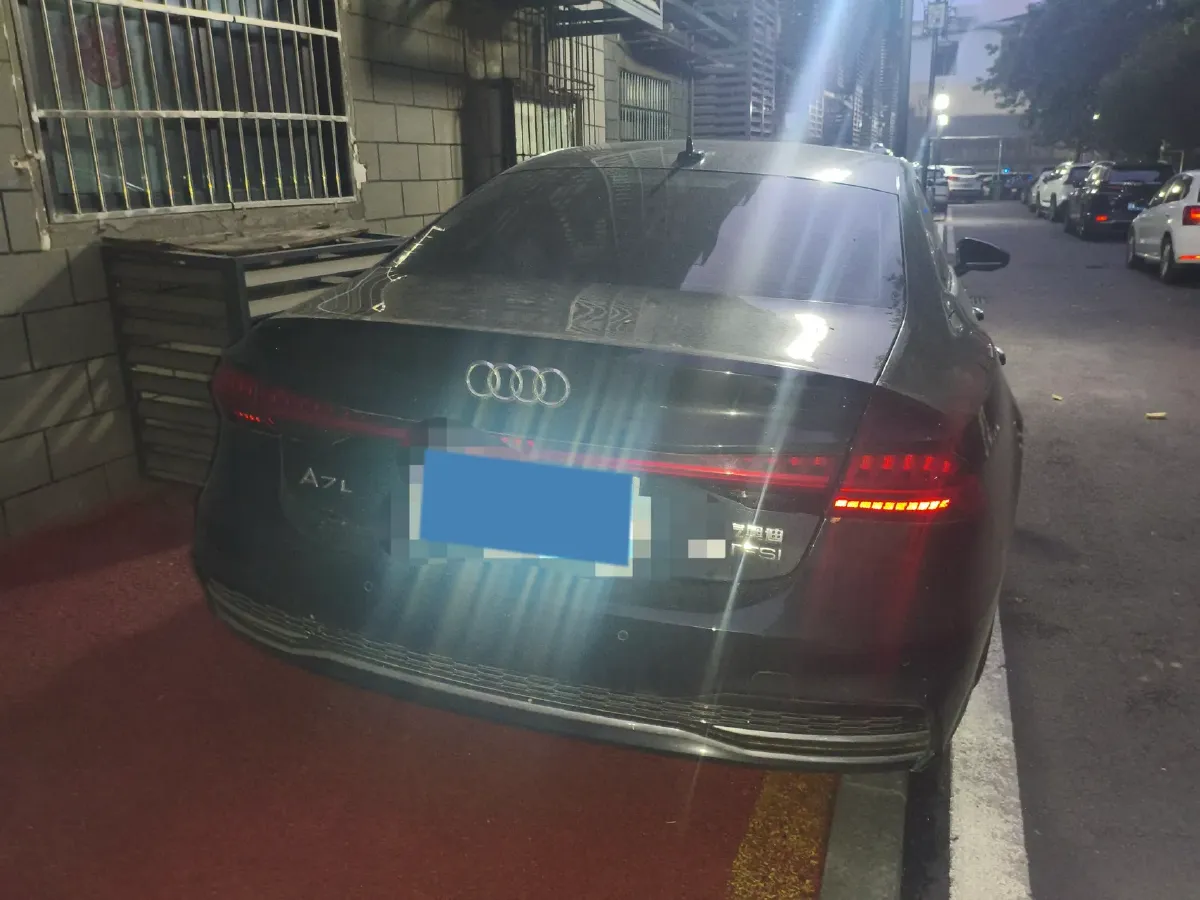 2024 Audi A7L 2.0T 245HP L4 7DCT,autocango,china used car exporter,china ev exporter,chinese used car exporter,chinese used ev exporter