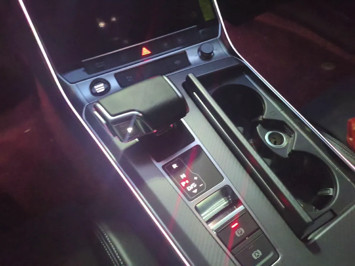 2024 Audi A7L 2.0T 245HP L4 7DCT,autocango,china used car exporter,china ev exporter,chinese used car exporter,chinese used ev exporter