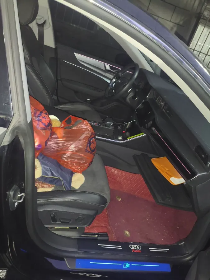 2024 Audi A7L 2.0T 245HP L4 7DCT,autocango,china used car exporter,china ev exporter,chinese used car exporter,chinese used ev exporter