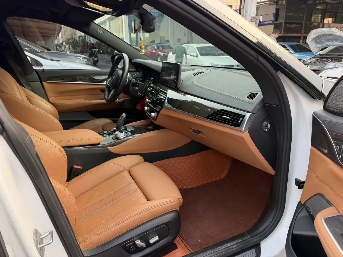 2022 BMW 6 Series GT 2.0T 245HP L4 8AT,autocango,china used car exporter,china ev exporter,chinese used car exporter,chinese used ev exporter