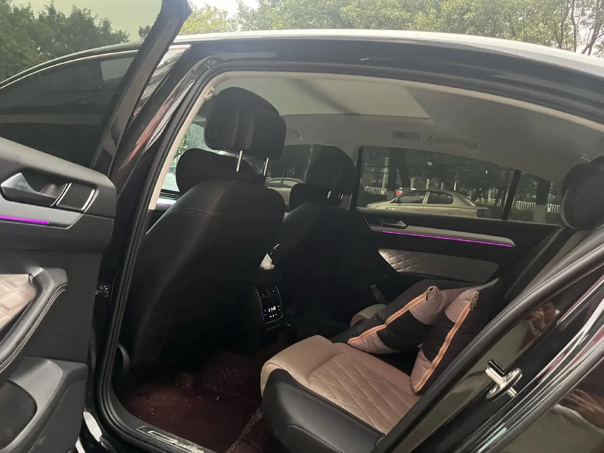 2024 Volkswagen Magotan 2.0T 186HP L4 7DCT,autocango,china used car exporter,china ev exporter,chinese used car exporter,chinese used ev exporter