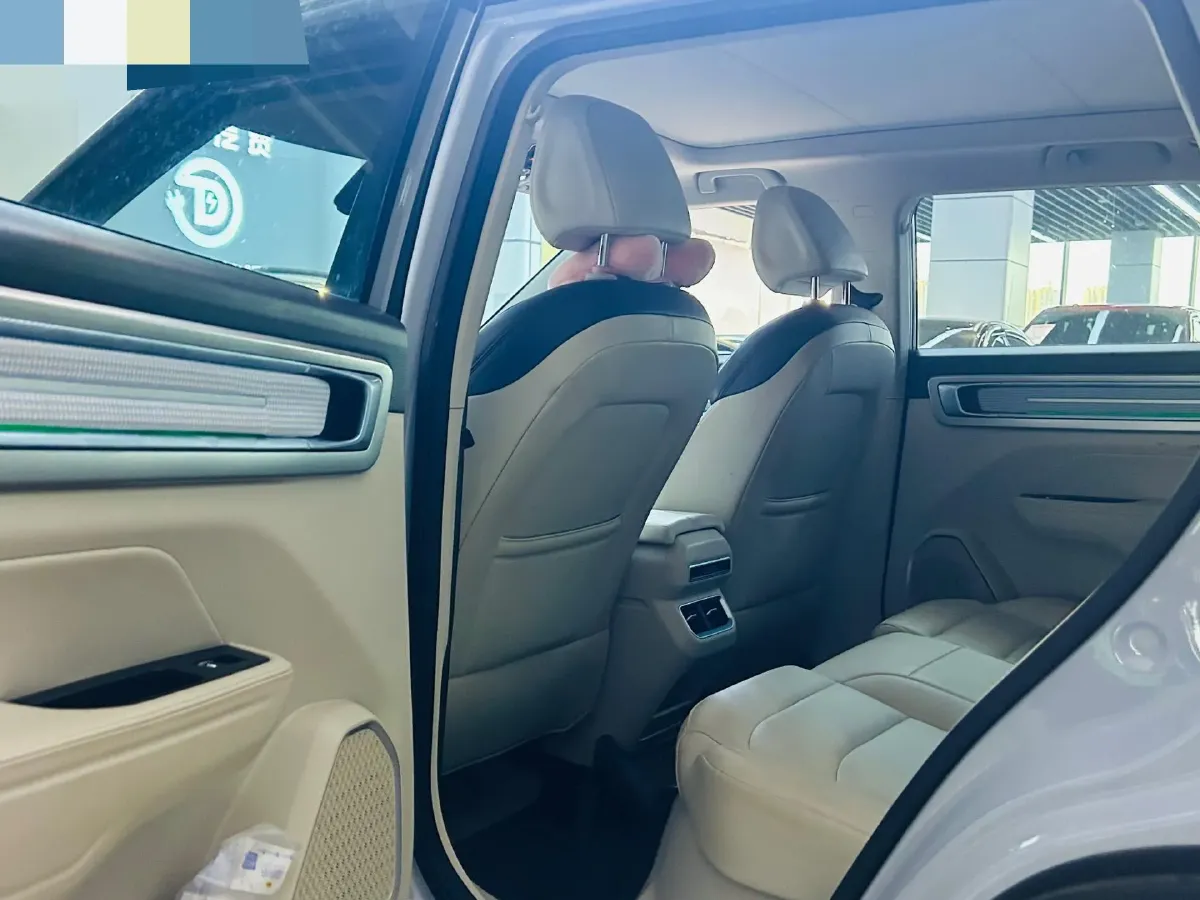 2023 Geely ICON 1.5T 181HP L4 7DCT,autocango,china used car exporter,china ev exporter,chinese used car exporter,chinese used ev exporter