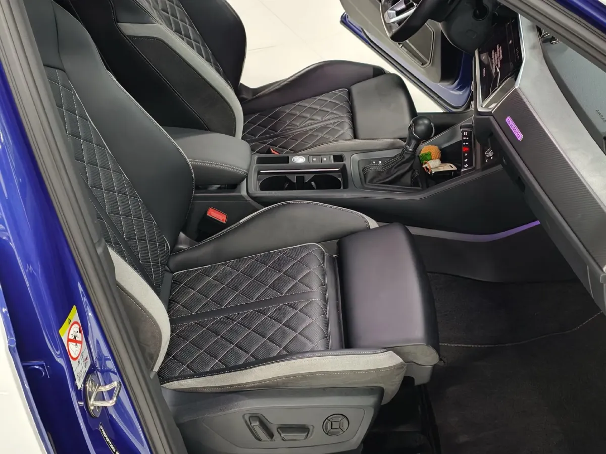 2023 Audi Q3 2.0T 220HP L4 7DCT,autocango,china used car exporter,china ev exporter,chinese used car exporter,chinese used ev exporter