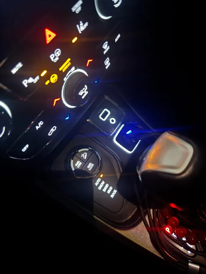 2017 Jeep Compass 2.4L 175HP L4 9AT,autocango,china used car exporter,china ev exporter,chinese used car exporter,chinese used ev exporter