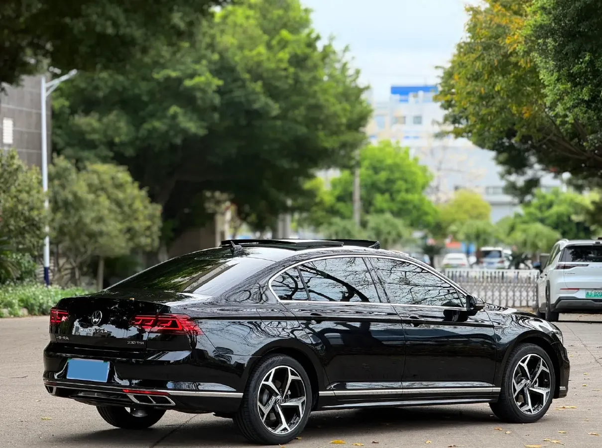 2025 Volkswagen Magotan 2.0T 186HP L4 7DCT,autocango,china used car exporter,china ev exporter,chinese used car exporter,chinese used ev exporter