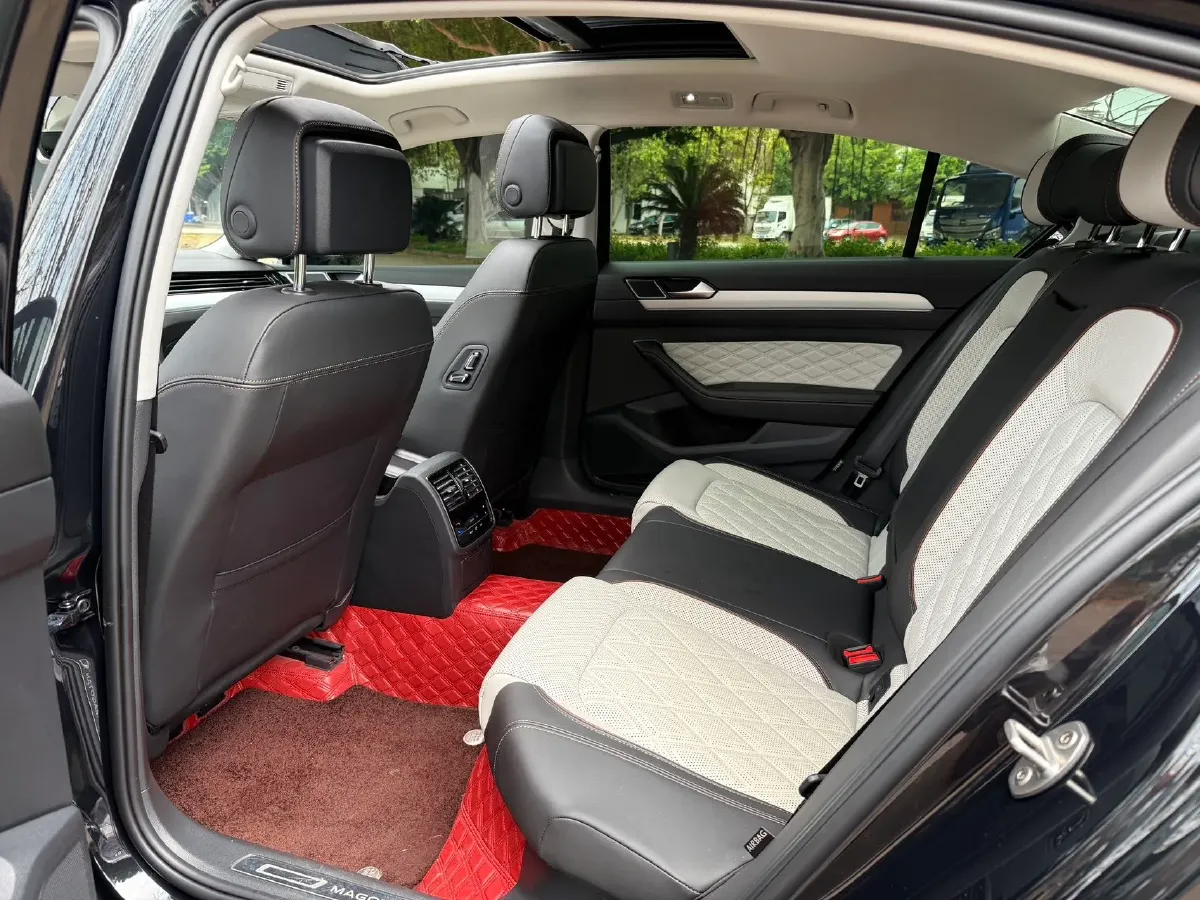 2025 Volkswagen Magotan 2.0T 186HP L4 7DCT,autocango,china used car exporter,china ev exporter,chinese used car exporter,chinese used ev exporter
