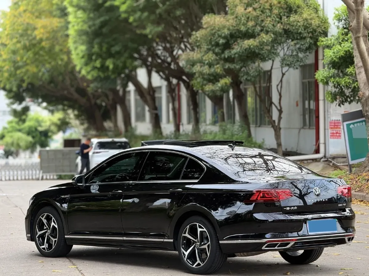 2025 Volkswagen Magotan 2.0T 186HP L4 7DCT,autocango,china used car exporter,china ev exporter,chinese used car exporter,chinese used ev exporter