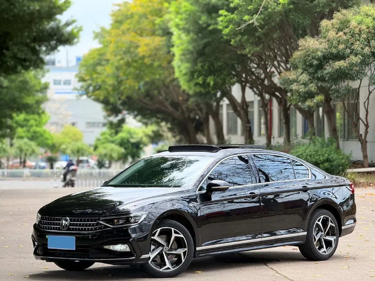 2025 Volkswagen Magotan 2.0T 186HP L4 7DCT,autocango,china used car exporter,china ev exporter,chinese used car exporter,chinese used ev exporter