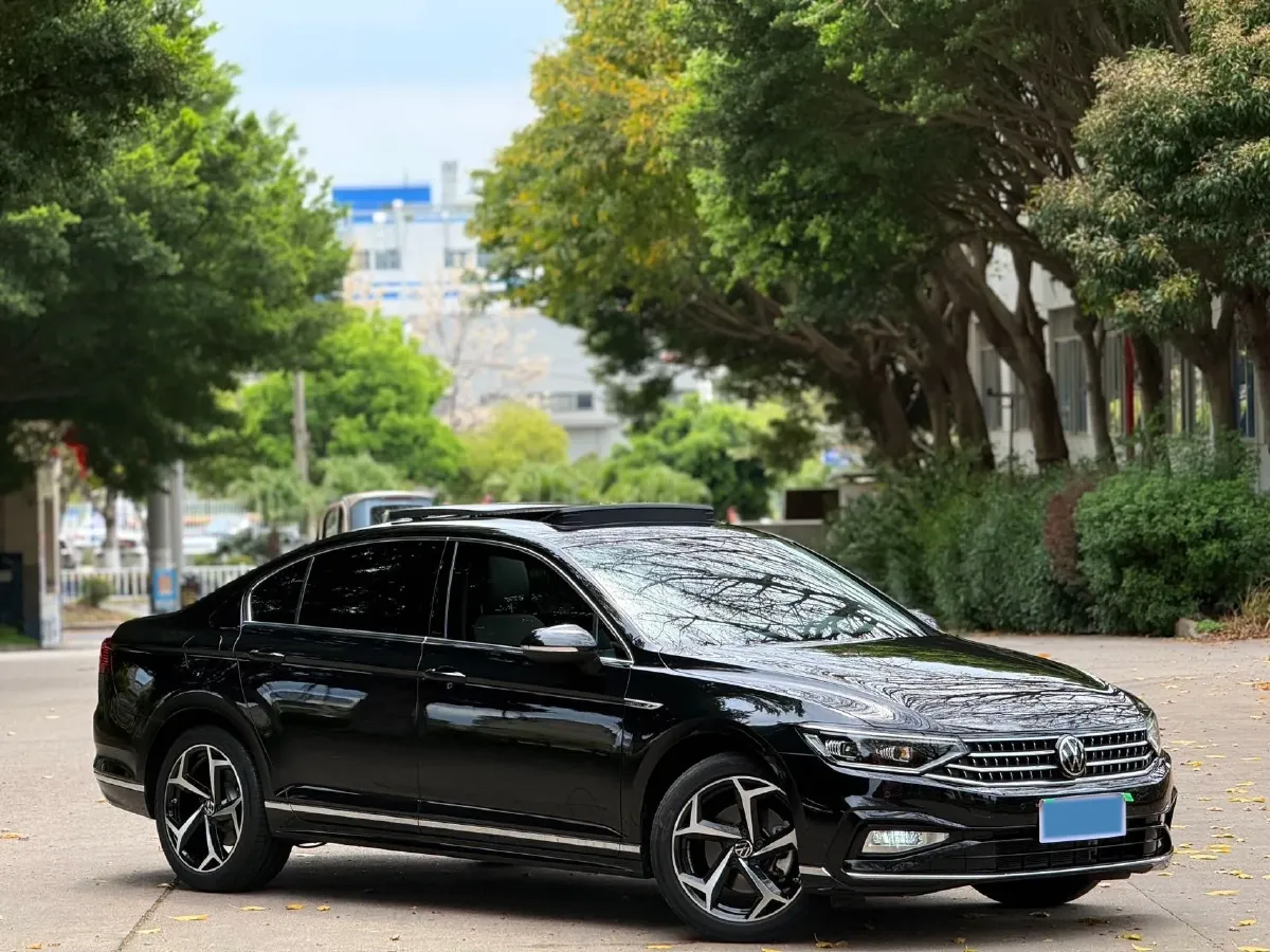 2025 Volkswagen Magotan 2.0T 186HP L4 7DCT,autocango,china used car exporter,china ev exporter,chinese used car exporter,chinese used ev exporter