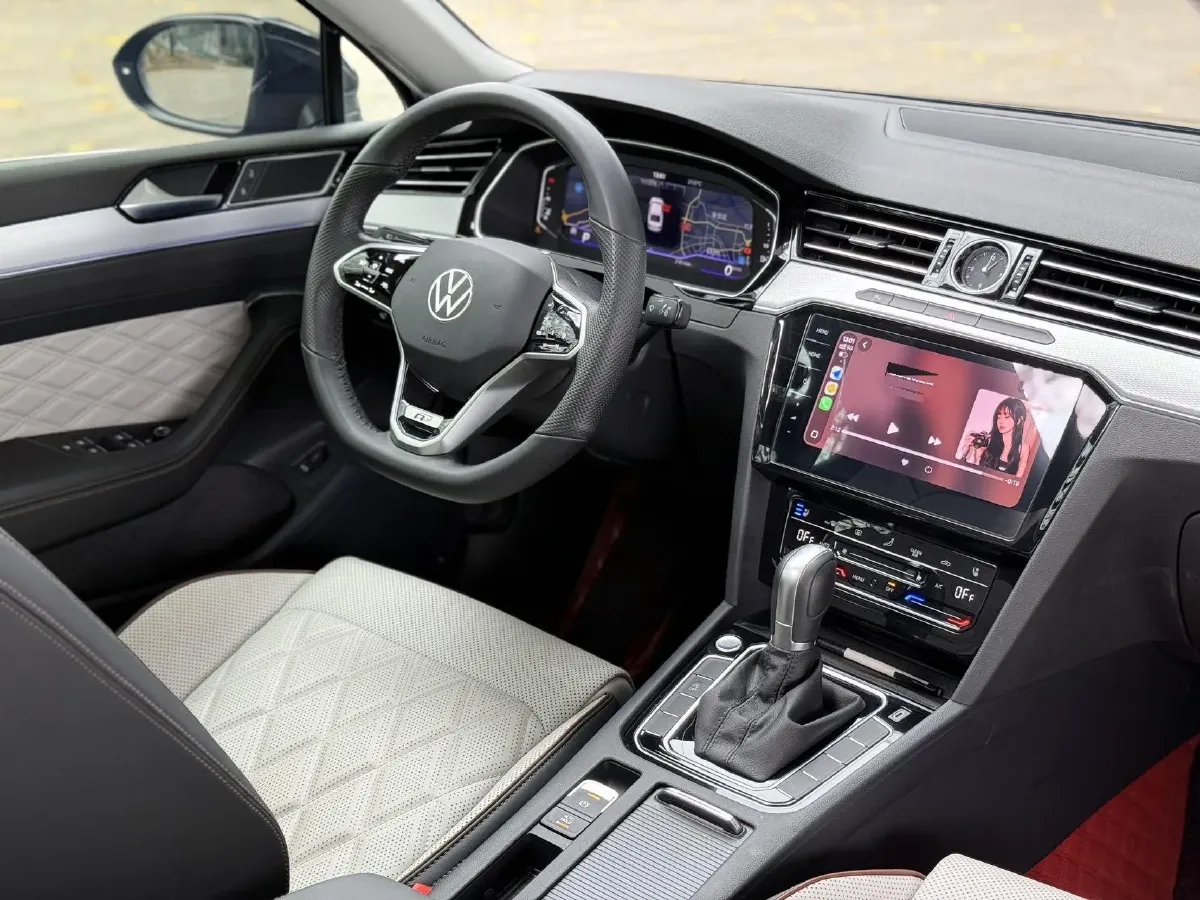 2025 Volkswagen Magotan 2.0T 186HP L4 7DCT,autocango,china used car exporter,china ev exporter,chinese used car exporter,chinese used ev exporter