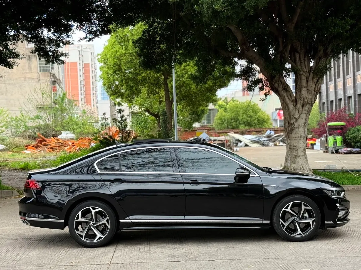 2025 Volkswagen Magotan 2.0T 186HP L4 7DCT,autocango,china used car exporter,china ev exporter,chinese used car exporter,chinese used ev exporter