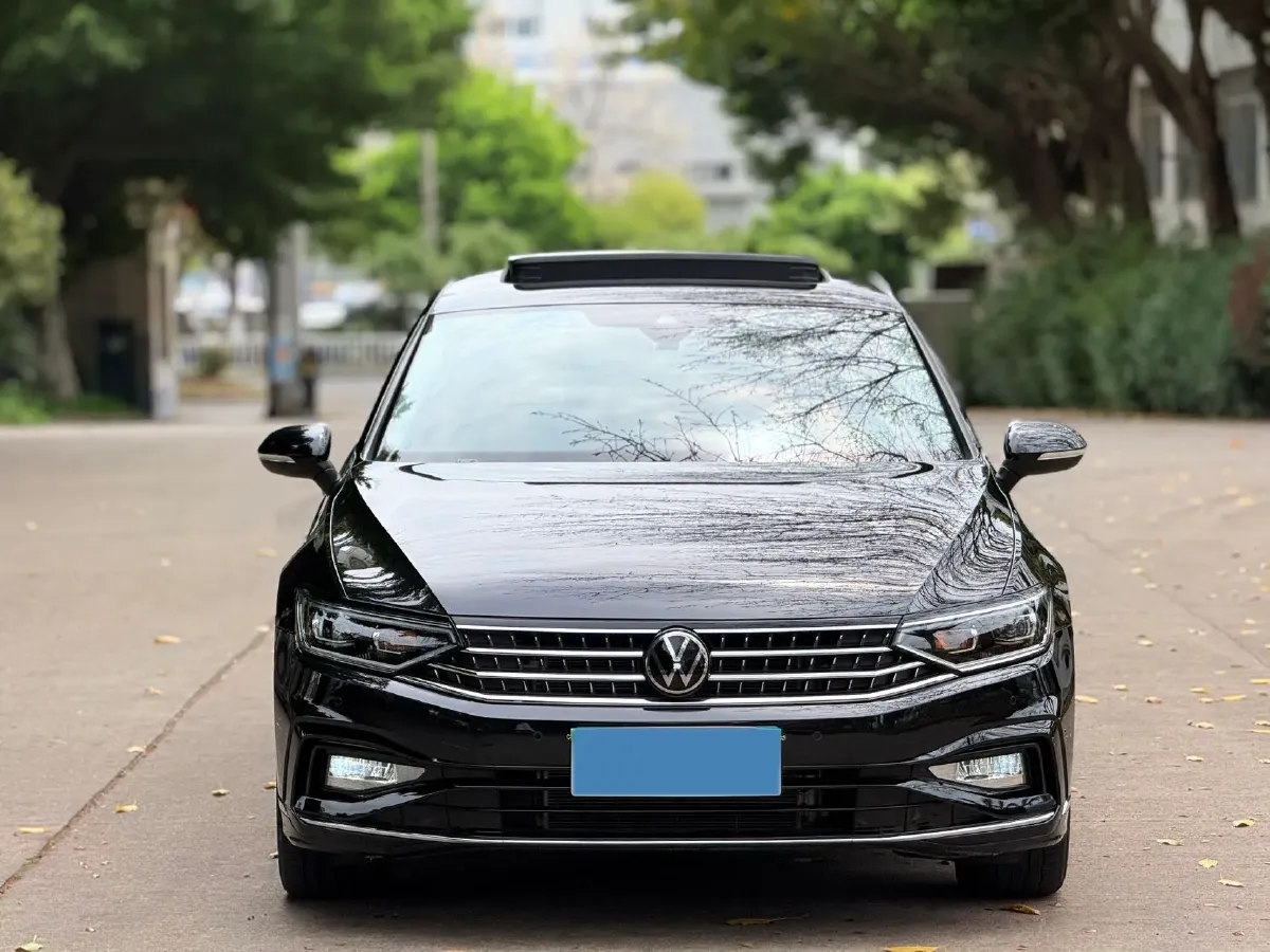 2025 Volkswagen Magotan 2.0T 186HP L4 7DCT,autocango,china used car exporter,china ev exporter,chinese used car exporter,chinese used ev exporter